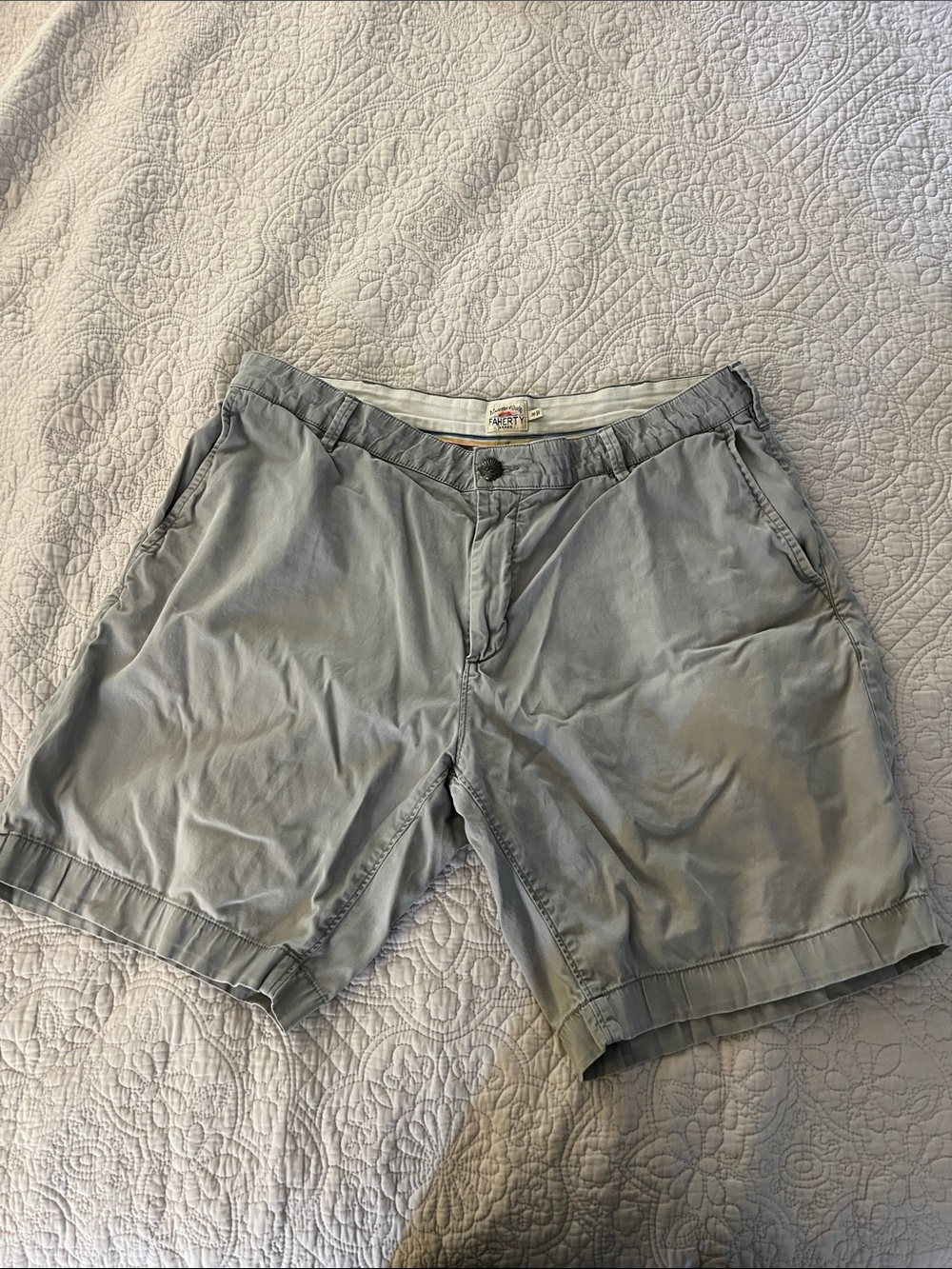 Faherty Men's Light Gray Flat-Front Chino Shorts- Size 36